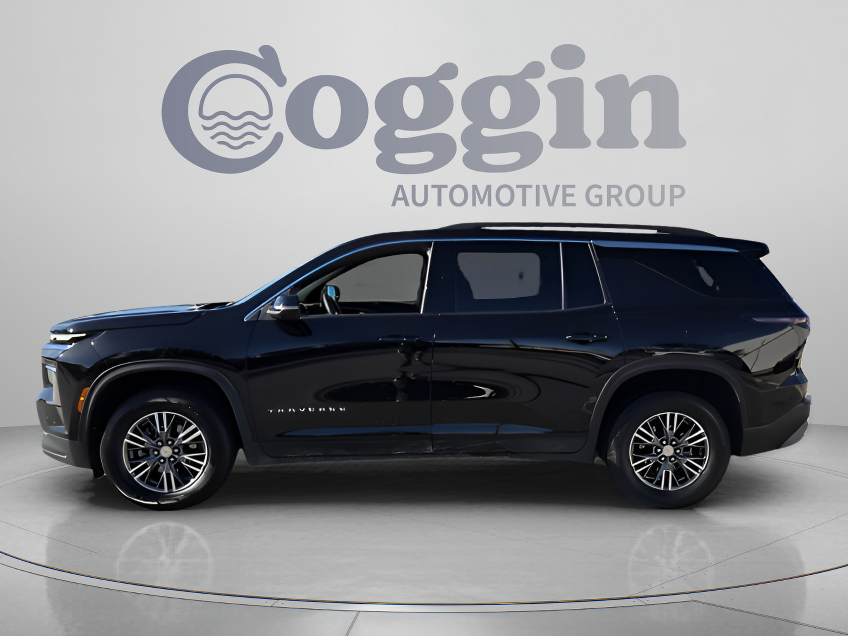 Used 2025 Chevrolet Traverse LT AWD/4WD image 2
