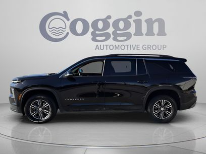 Used 2025 Chevrolet Traverse LT