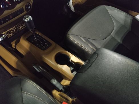 Used 2014 Jeep Wrangler Unlimited Sahara w/ Dual Top Group image 26