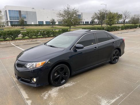 Used 2014 Toyota Camry SE image 7
