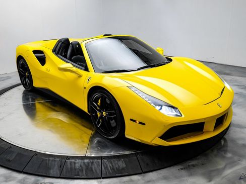 Used 2017 Ferrari 488 Spider image 32