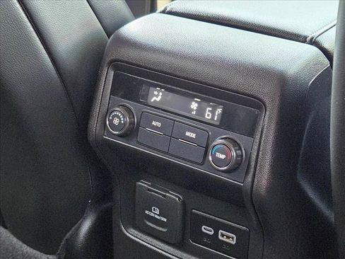 Used 2023 GMC Acadia SLT FWD image 22