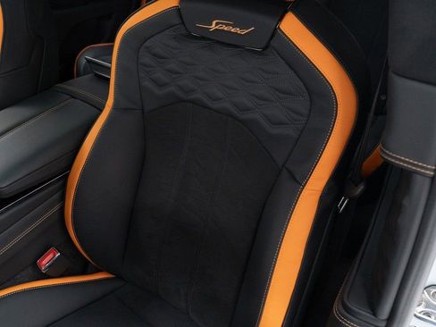 Used 2025 Bentley Flying Spur Plug-In Hybrid image 18