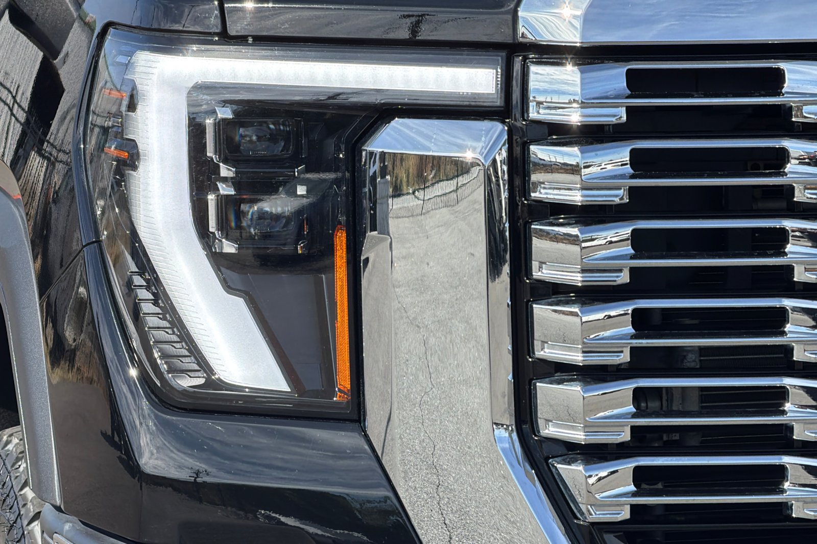 Used 2025 GMC Sierra 3500 Denali w/ Denali Reserve Package AWD/4WD image 43
