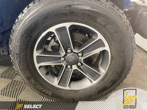 Used 2023 Jeep Wrangler Unlimited Sahara AWD/4WD image 23