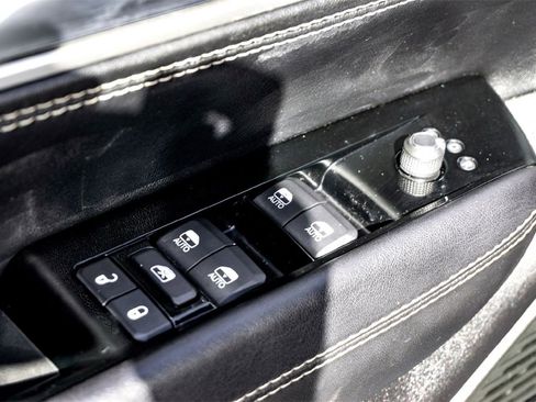 Used 2023 Jeep Wagoneer 4WD image 11