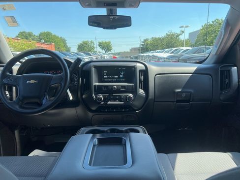 Used 2018 Chevrolet Silverado 1500 Custom w/ Custom Value Package AWD/4WD image 23
