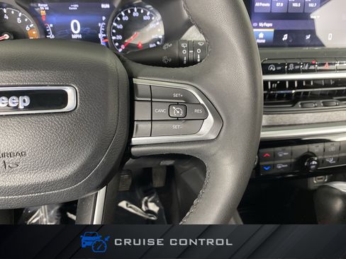 Used 2023 Jeep Compass Latitude AWD/4WD image 23