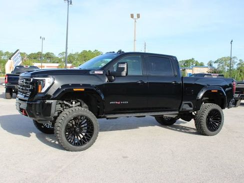 Used 2025 GMC Sierra 2500 AT4 w/ AT4 Premium Plus Package AWD/4WD image 5