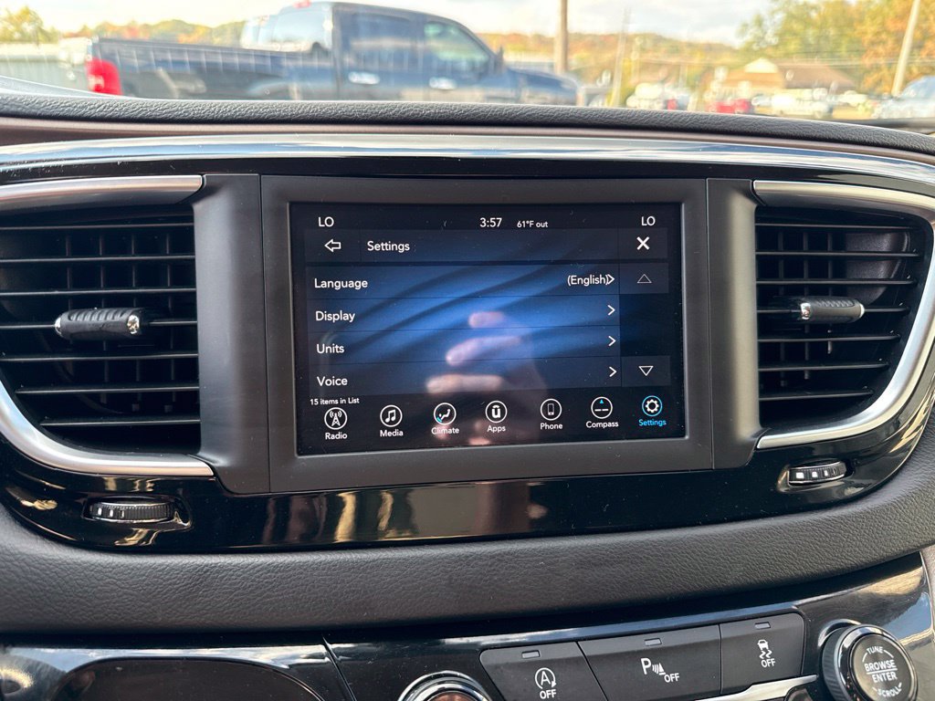 Used 2018 Chrysler Pacifica Touring Plus w/ Tire & Wheel Group FWD image 34