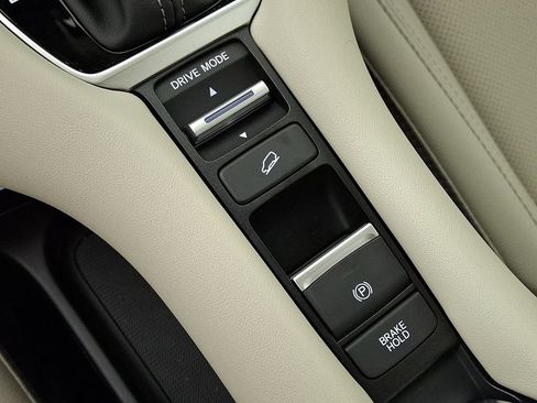 Used 2025 Honda HR-V EX-L image 25