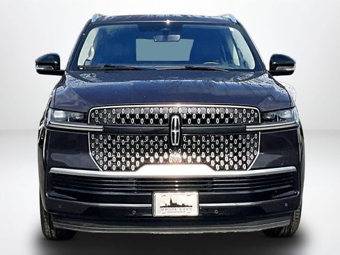 Used 2025 Lincoln Navigator Reserve AWD/4WD image 2