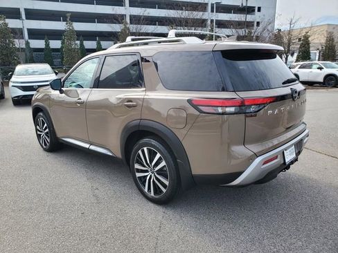 Used 2023 Nissan Pathfinder Platinum image 5