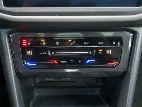 Certified 2024 Volkswagen Tiguan SE R-Line image 30