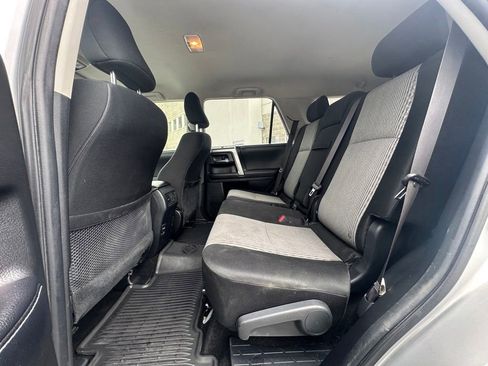 Used 2019 Toyota 4Runner SR5 AWD/4WD image 32