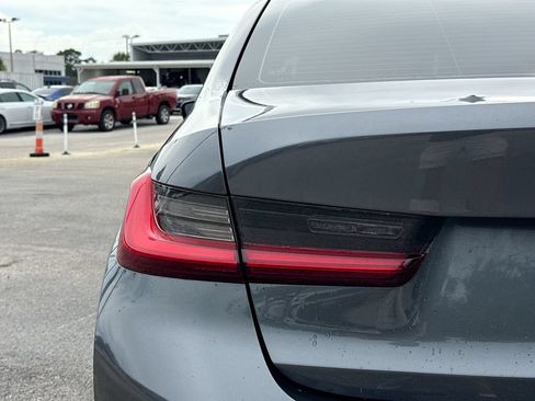 Used 2021 BMW 330i Sedan w/ Convenience Package RWD image 10