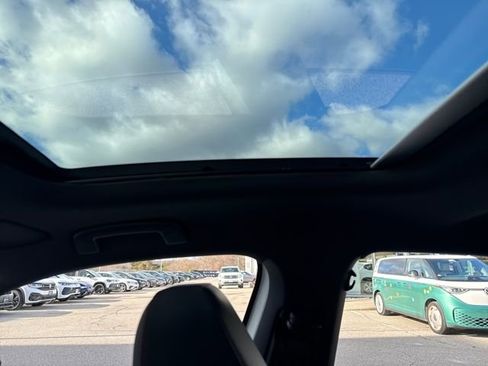 Certified 2025 Volkswagen Jetta GLI Autobahn image 30