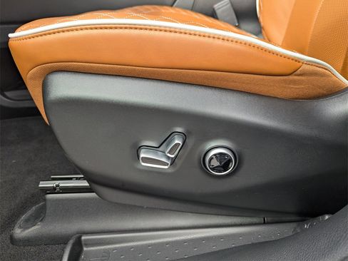 New 2026 Chrysler Pacifica Pinnacle image 13