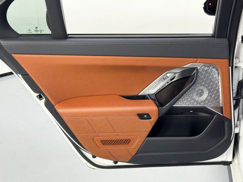 Used 2023 BMW i7 xDrive60 image 54