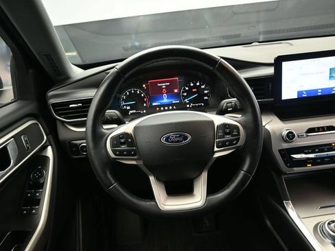Used 2023 Ford Explorer XLT w/ Equipment Group 202A AWD/4WD image 29