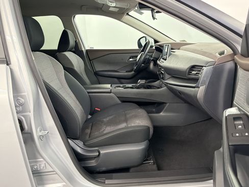 Used 2023 Nissan Rogue SV image 32