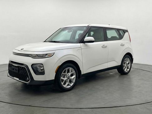Used 2025 Kia Soul LX w/ LX Technology Package FWD image 3
