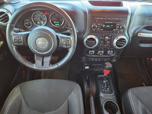 Used 2016 Jeep Wrangler Unlimited Sahara w/ Max Tow Package AWD/4WD image 28