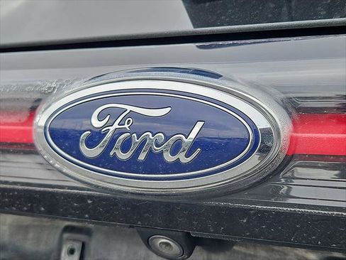 Used 2015 Ford Edge SE image 16