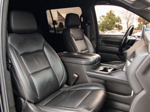 Used 2021 Chevrolet Suburban LT RWD image 22
