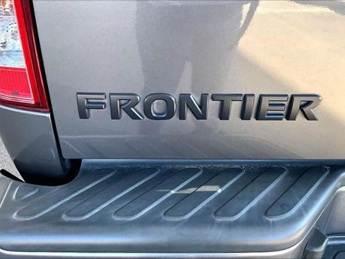Certified 2021 Nissan Frontier SV w/ Midnight Edition Floor Mats image 30