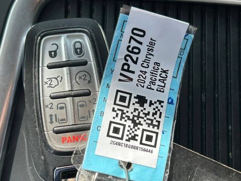 Certified 2024 Chrysler Pacifica Touring-L FWD image 45