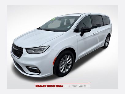 Used 2026 Chrysler Pacifica Limited