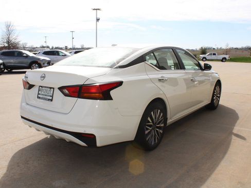 Used 2025 Nissan Altima 2.5 SV image 6