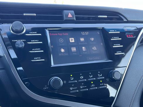 Used 2018 Toyota Camry LE image 14