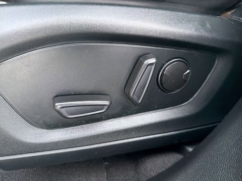 Used 2021 Ford Explorer XLT w/ Equipment Group 202A image 18