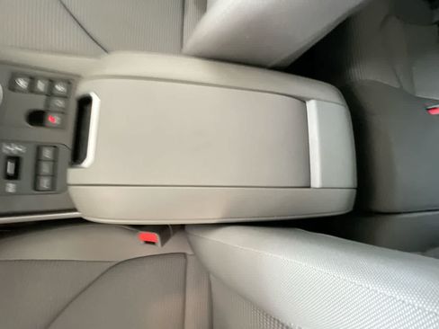 Used 2023 Toyota Highlander LE AWD/4WD image 21