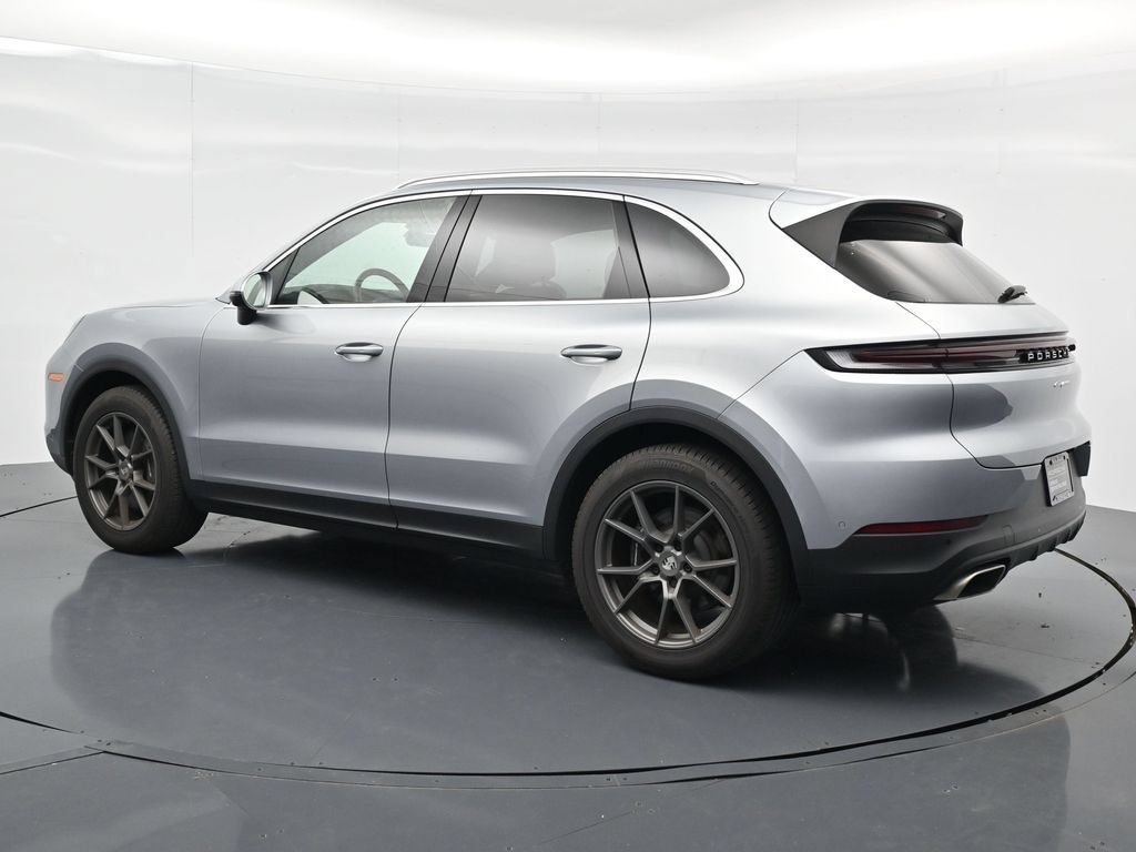 Certified 2025 Porsche Cayenne AWD/4WD image 3