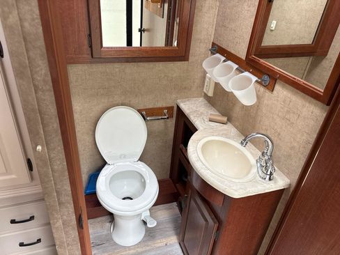 Used 2014 Ford E-450 and Econoline 450 Super Duty w/ Motorhome Prep Package RWD image 21