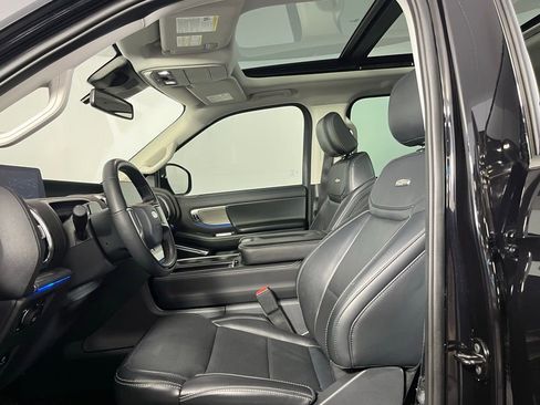 Used 2025 Ford Expedition Platinum AWD/4WD image 24