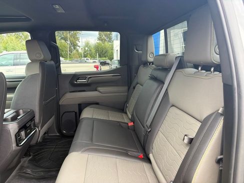 Used 2022 Chevrolet Silverado 1500 ZR2 w/ Technology Package AWD/4WD image 25