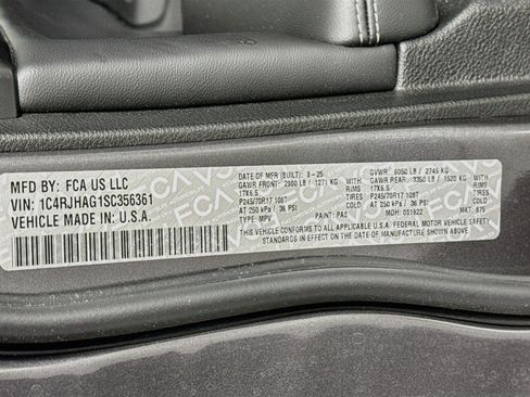Used 2025 Jeep Grand Cherokee Laredo w/ Luxury Tech Group I AWD/4WD image 31