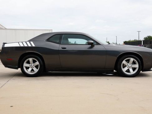 Used 2013 Dodge Challenger SXT RWD image 13