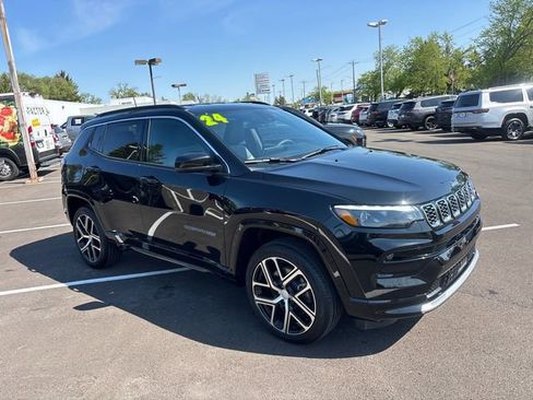 Used 2024 Jeep Compass Limited w/ Elite Group AWD/4WD image 2