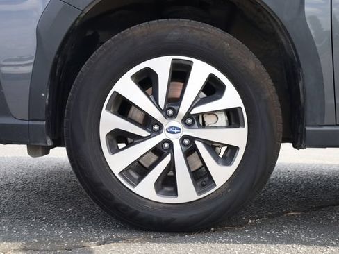 Used 2025 Subaru Outback Premium AWD/4WD image 8
