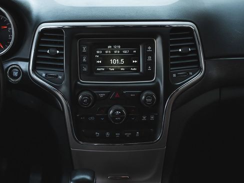 Used 2017 Jeep Grand Cherokee Laredo RWD image 21