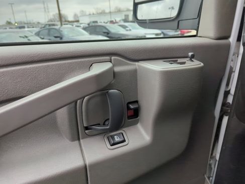 Used 2024 GMC Savana 2500 w/ Driver Convenience Package image 18