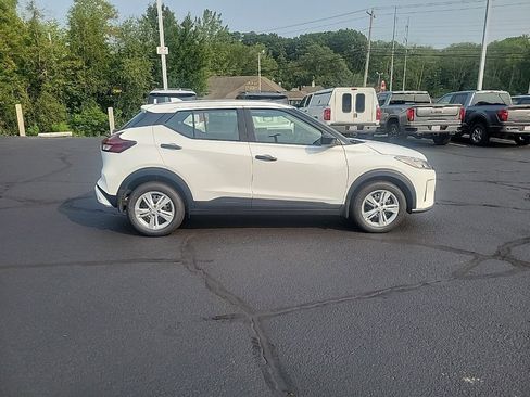 Used 2025 Nissan Kicks Play S image 5