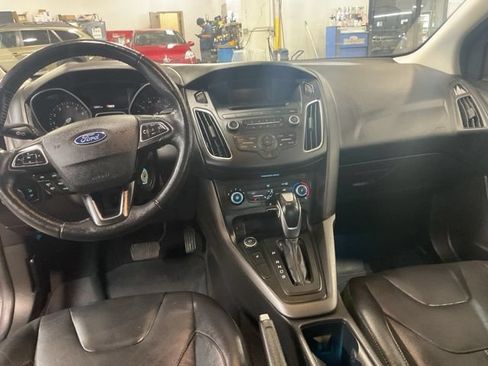 Used 2016 Ford Focus SE w/ Equipment Group 201A FWD image 7