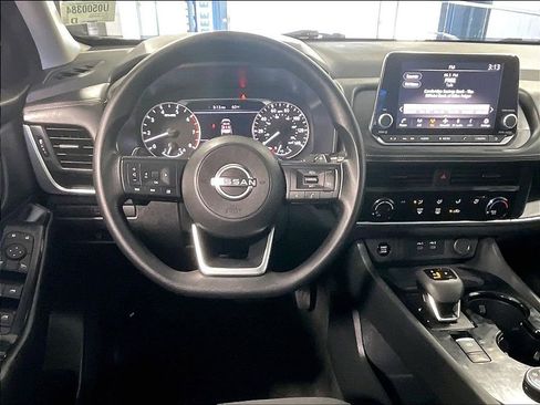 Used 2024 Nissan Rogue S AWD/4WD image 18