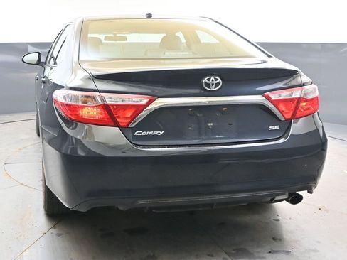 Used 2017 Toyota Camry SE w/ Moonroof Package image 4
